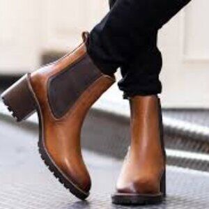 Thursday Boot Company Brown Chelsea Ankle Boots Size 6
